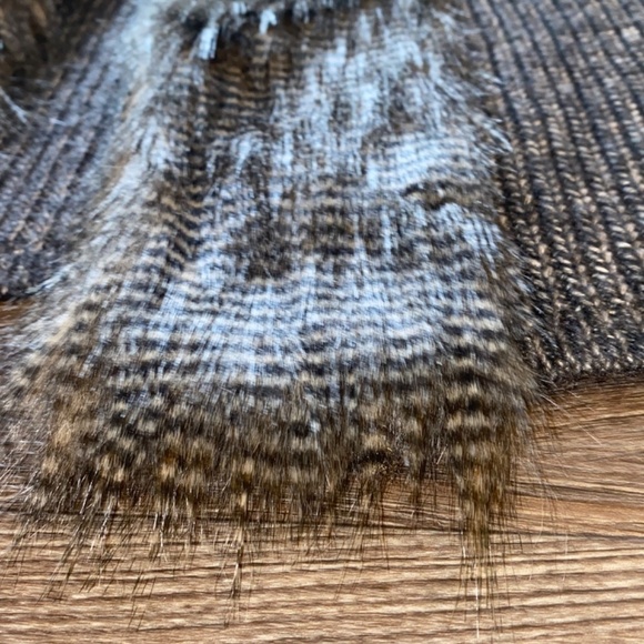 WHBM Sweater Vest with Faux Fur Sz X-Large Excellent Condition - Picture 3 of 11